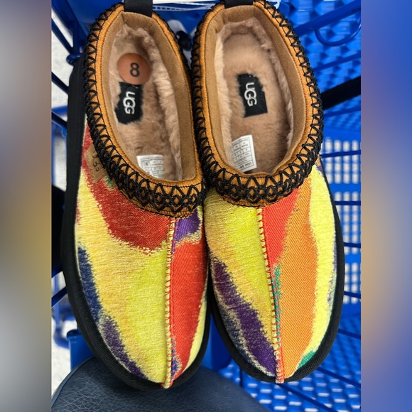 Tazz pridepop Uggs - Picture 2 of 4